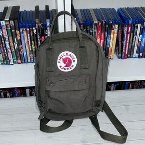 Fjallraven Kanken Classic Small Backpack Olive army green